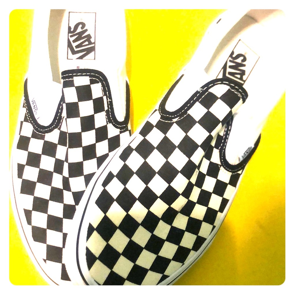 CHECKED VANS ( NEVER WORN !!!! )